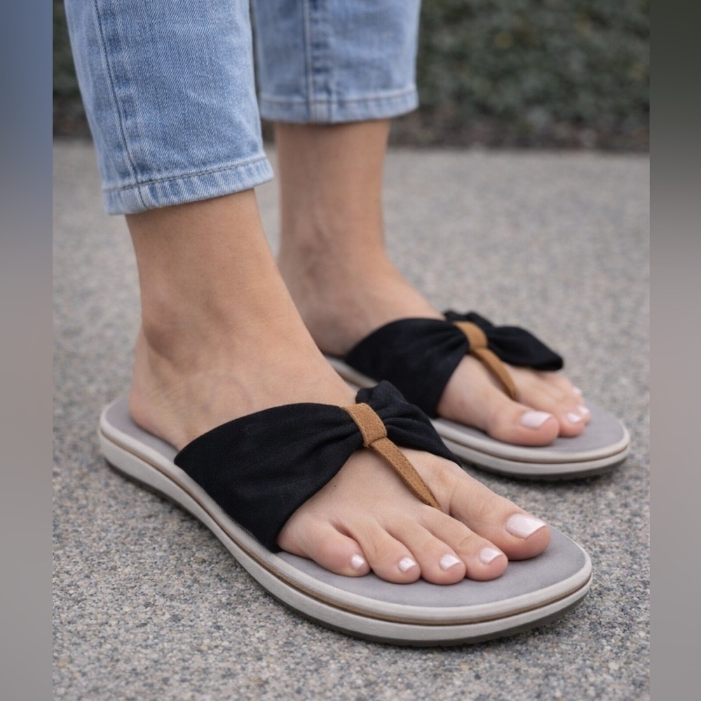Clarks Cloudsteppers Cushion Soft Sandals Womens 9 Black Bow Comfort Flip Flops - Picture 1 of 9